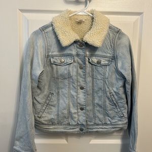 Cat & Jack Sherpa lined denim jacket. Size 10/12. Very light denim. Like new!
